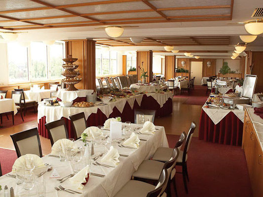 Seehotel Bock-Brunn Brunn am Gebirge Restaurace fotografie